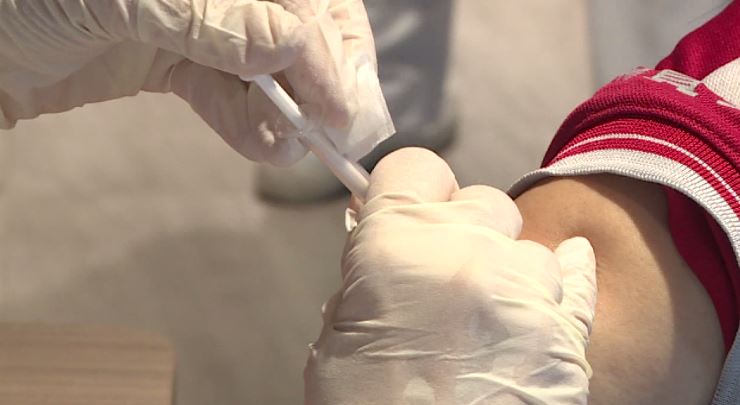 疫苗到貨延期，台北市府緊急調撥疫苗接種。圖／台視新聞