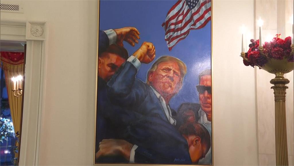 梅蘭妮亞5度操刀設計！白宮耶誕裝飾亮相 川普遭槍擊畫像掀討論