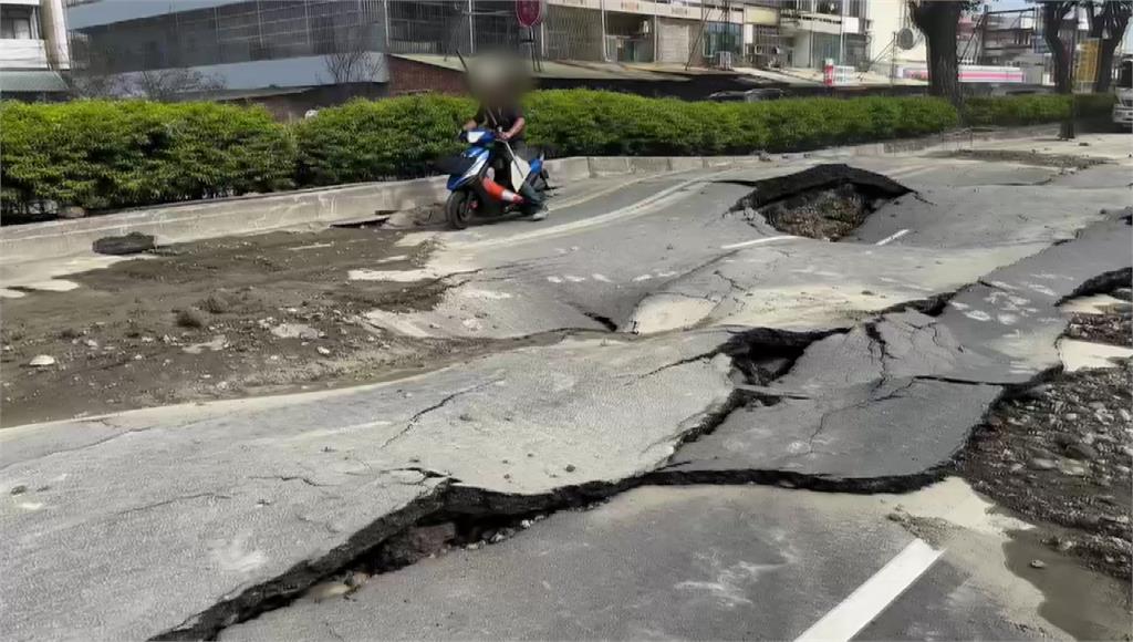 彰化花壇鄉中山路一段路面「爆裂隆起」。圖／台視新聞