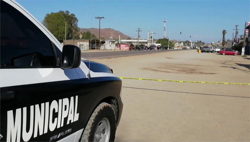 墨西哥賽車活動槍手朝賽車迷開槍釀10死。圖／美聯社、路透社、CNN