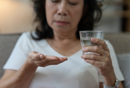 吃胃藥順手拿茶配？醫示警「5大地雷」  他吃完竟心跳加速、想吐