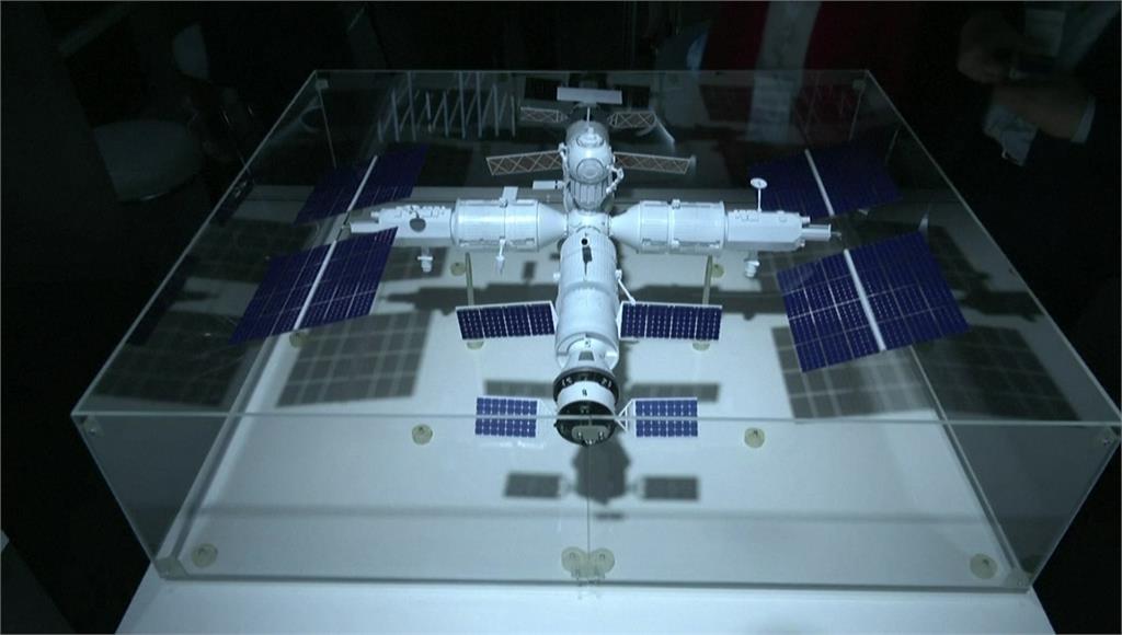 俄羅斯太空站模型曝光。圖／美聯社、路透社