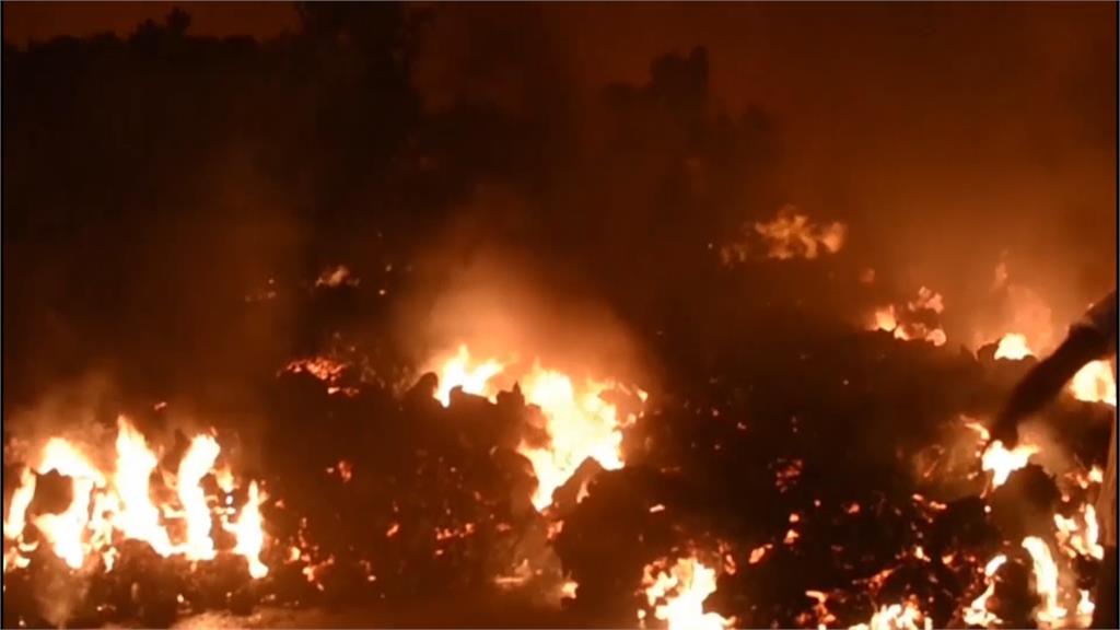 剛果火山噴發爆逃難潮！夜空遭染一片橘紅