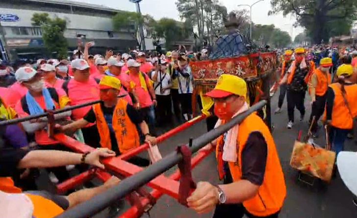 違法媽祖不保庇！香條貼車牌 陣頭吃紅單