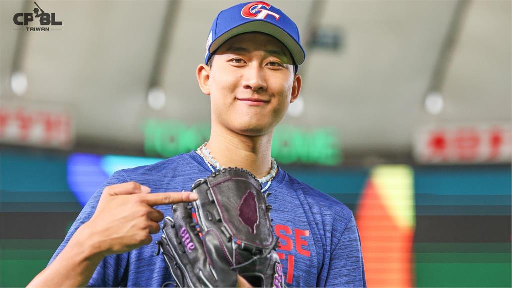 備戰經典賽！官方練球日中華隊曬帥照 沙子宸手套滿滿「台灣愛」