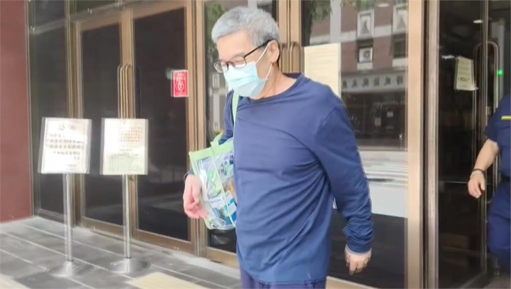 李文宗押11個月重獲自由，2千萬交保面帶笑容走出台北地院。圖／台視新聞