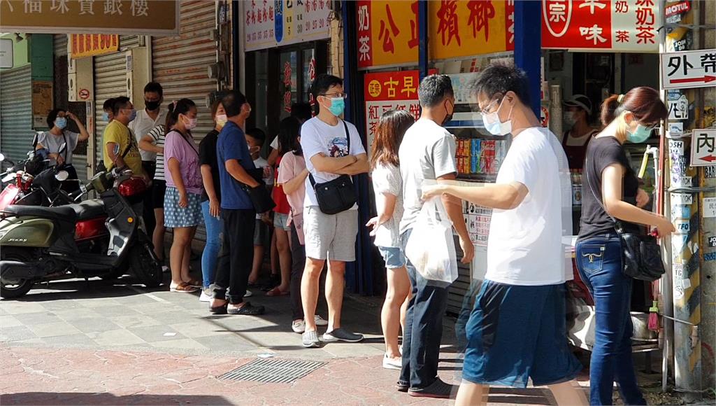 花蓮包子店湧人潮 台北遊客排快1小時才買到