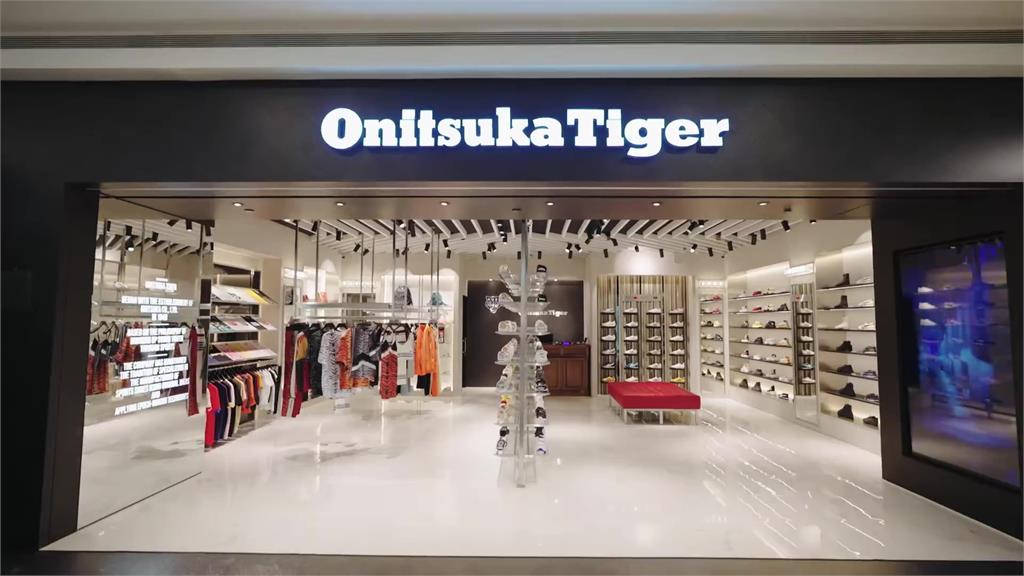 鬼塚虎101門市爆歧視移工 賈永婕巡櫃後對停職女店員暖心喊話