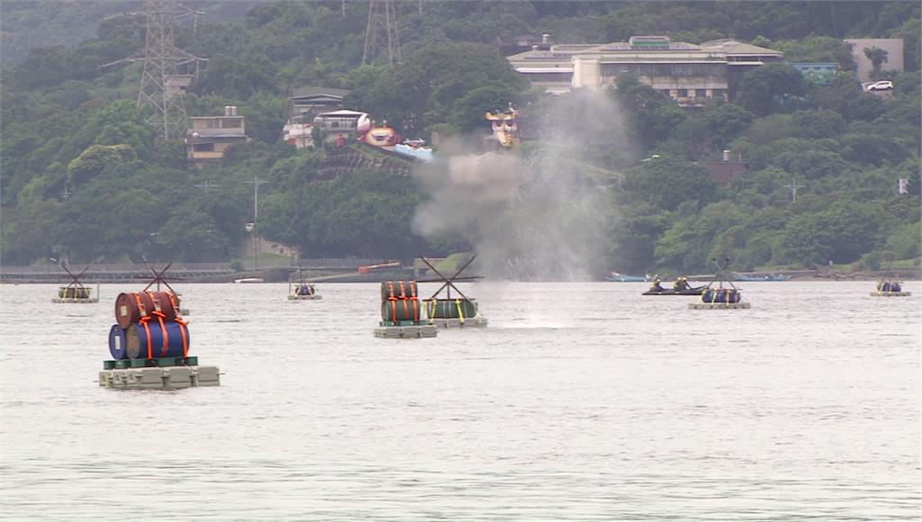 漢光41號演習第4天，第三作戰區在淡水河口進行「河道阻絕設置」演練。圖／台視新聞