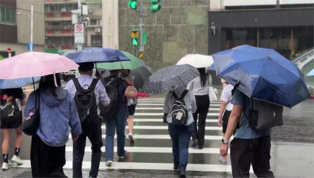 受東北季風影響，今天水氣仍偏多，北部持續下雨。圖／台視新聞（資料畫面）