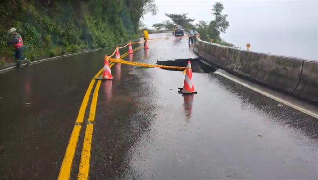 雨彈來襲！ 蘇花公路土石坍塌 路基遭掏空