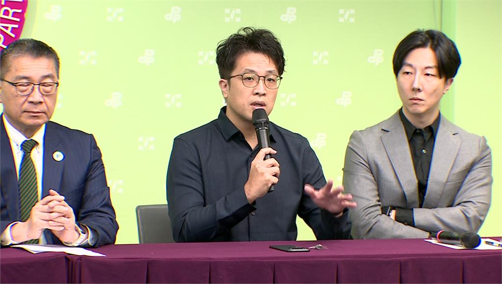 玩手遊「課金」年花數十萬掀議  沈伯洋：一般人的生活
