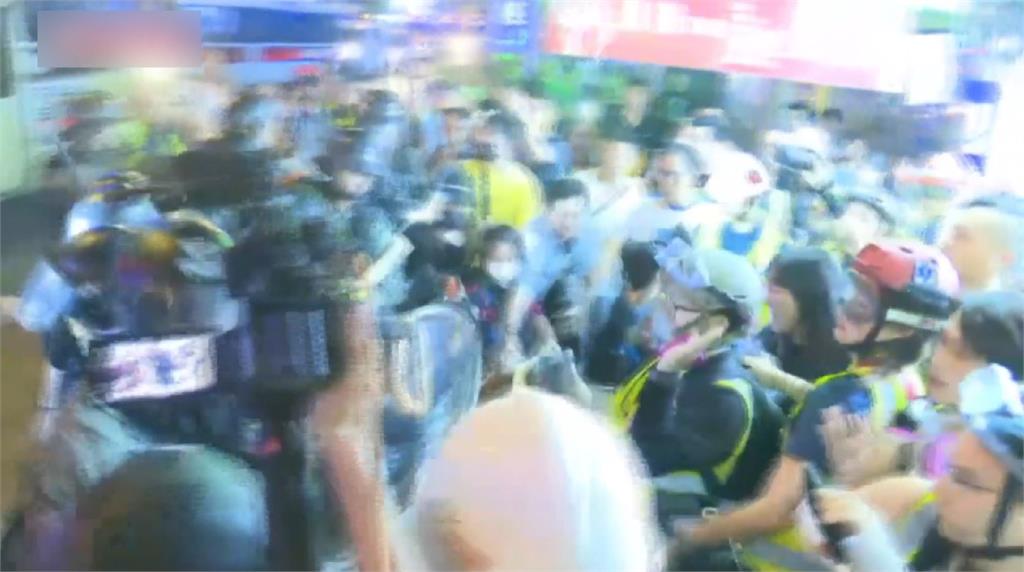 22日香港發生警民衝突。（圖：香港有線 i-Cable）