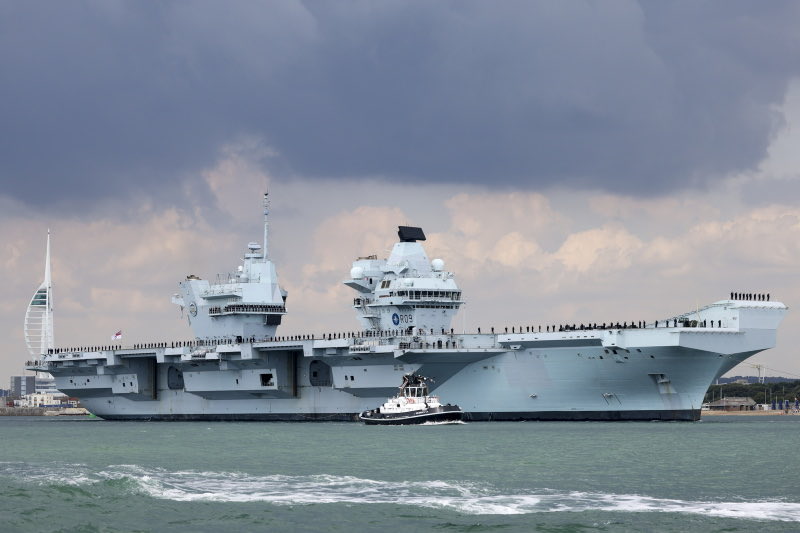 英國航母威爾斯親王號離港不到1天就故障拋錨。圖／翻攝自Twitter@@HMSPWLS