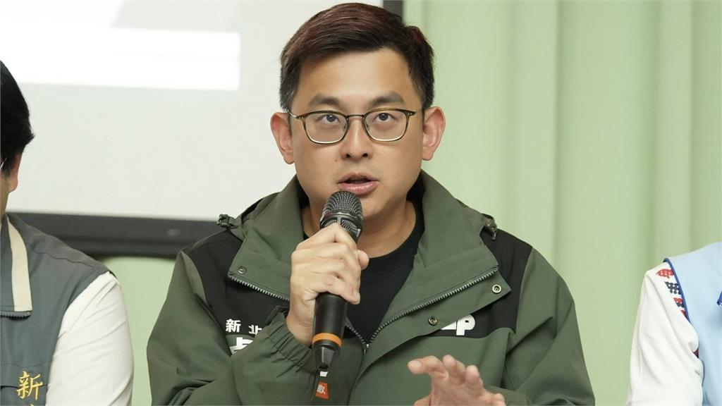 卓冠廷服務處遭搜索 前助理違反《個資法》6萬交保