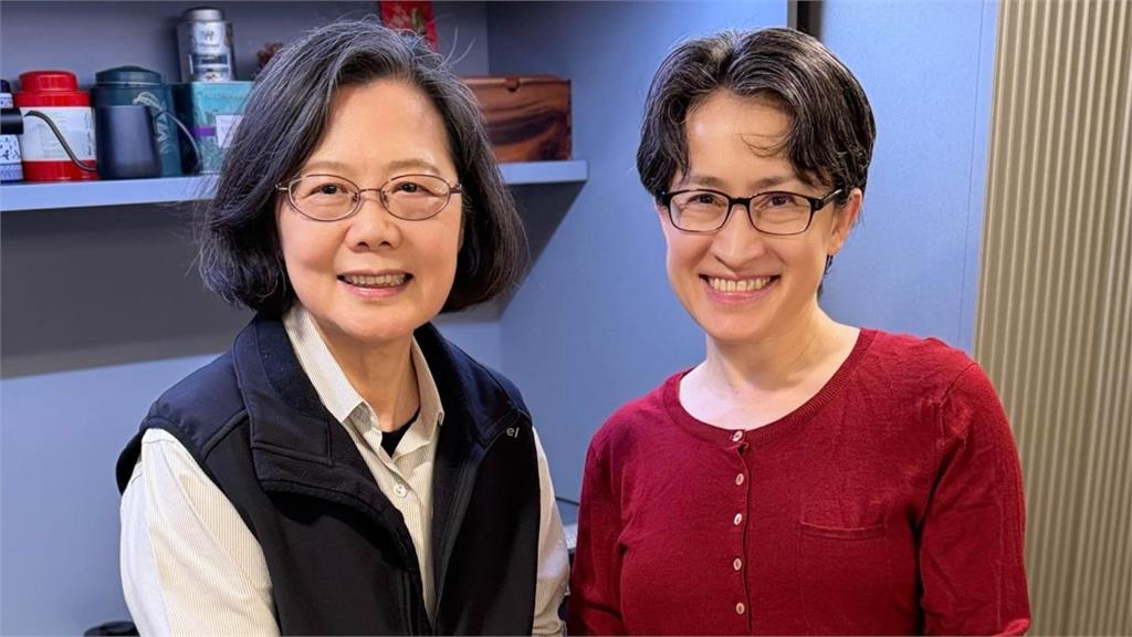 蔡英文邀蕭美琴除夕圍爐！曬年夜飯合照喊「飯撒」掀熱議