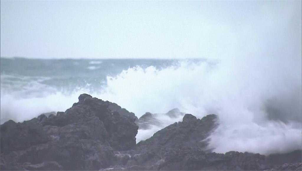 沖繩受卡努影響，災情慘重。圖／NHK、CNN、網路