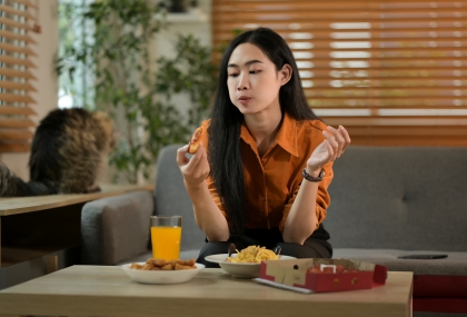 減肥一直破戒？營養師揭「真正原因」  網驚喊：難怪一吃就停不下來