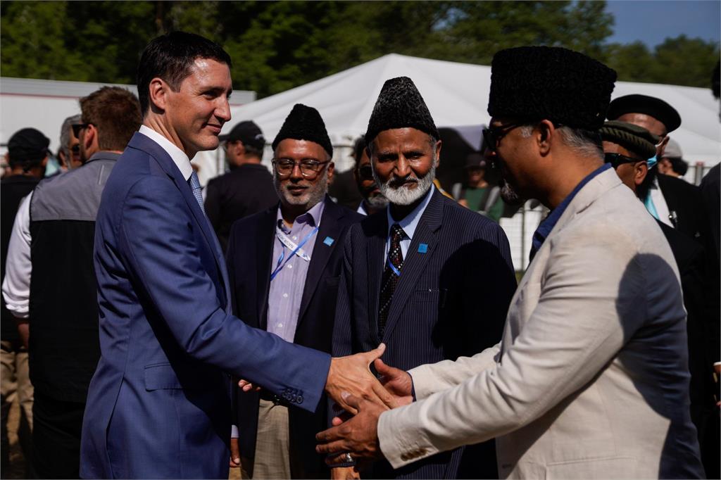 加拿大總理杜魯道（左）。圖／翻攝自Twitter @ JustinTrudeau