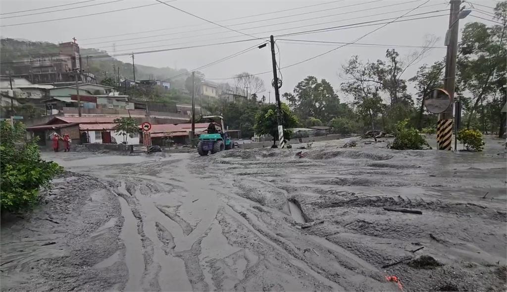 直擊花蓮明利村！24小時累積近290毫米雨量 泥沙再灌民宅