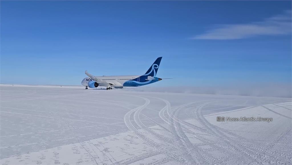 北歐大西洋航空（Norse Atlantic Airways）一架波音787「夢幻客機」降落南極。圖／翻攝自YouTube@Norse Atlantic Airways