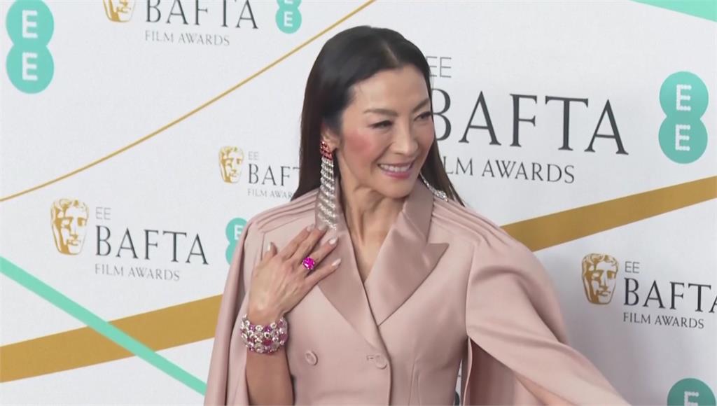 華裔女星楊紫瓊憑藉電影《媽的多重宇宙》入圍奧斯卡最佳女主獎。圖／美聯社、路透社