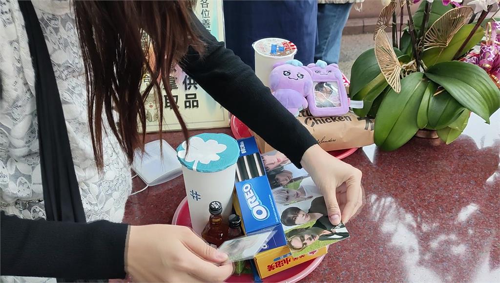 不求脫單？韓國團拜月老 見「桌上擺滿1物」疑惑