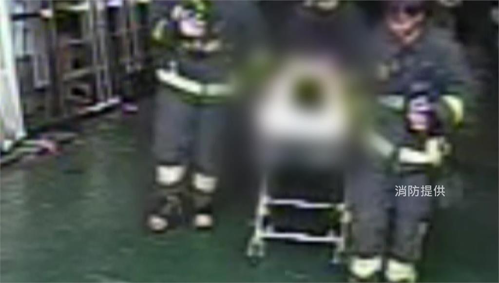 宜蘭龍德工業區電鍍工廠發生鋼瓶爆裂意外，2人遭炸傷，其中一人一度昏迷。圖／消防提供