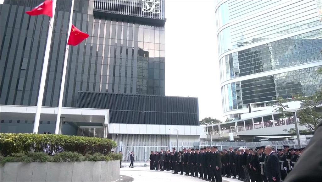 港府降半旗三天哀悼宏福苑罹難者 MAMA捐2千萬、迪士尼取消煙火