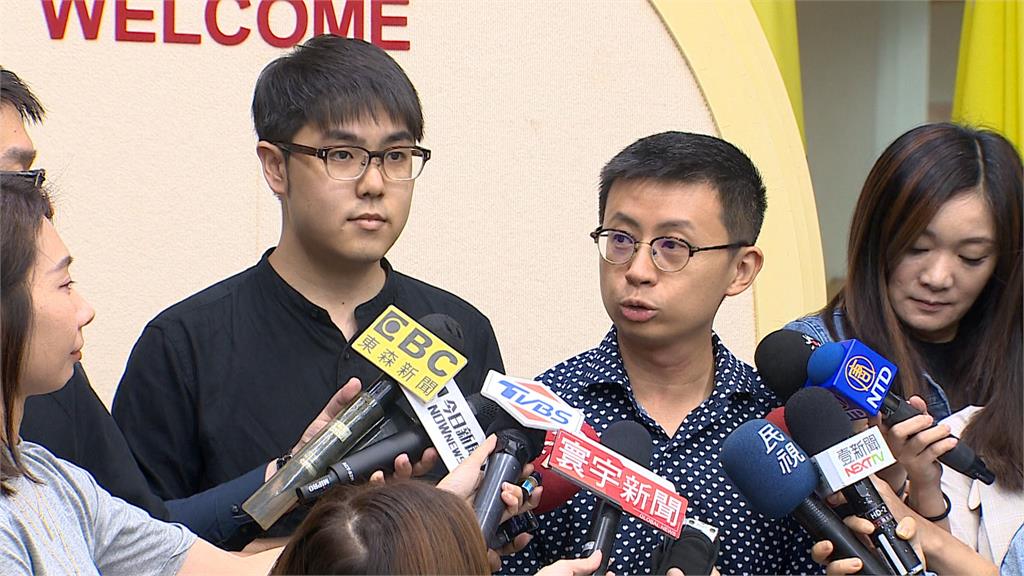 網紅志祺七七（左）、台北市議員邱威傑（右）。圖：台視新聞（資料照）