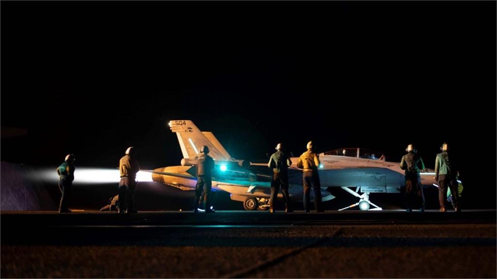 美國領導的聯軍空襲葉門，回應胡塞組織在紅海的侵略。圖／翻攝自X@CENTCOM