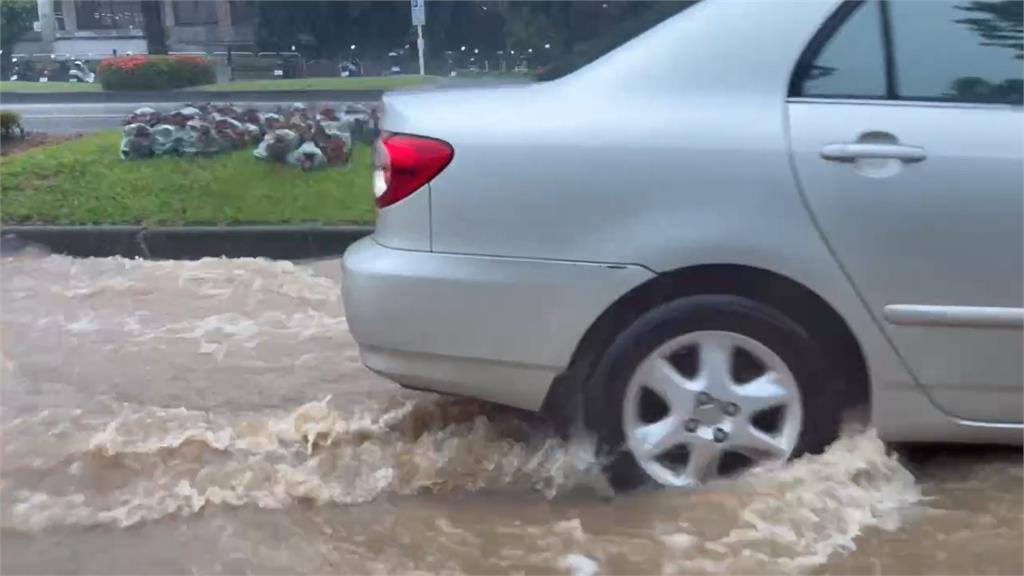 雨彈升級！ 雙北、南投發布豪雨特報 國家警報大響