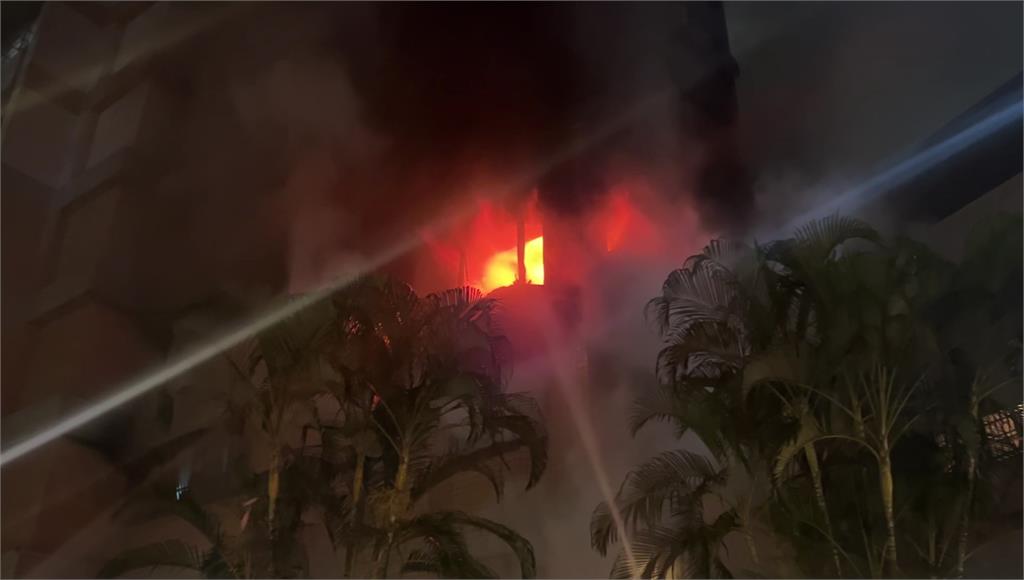 鳳山住宅大樓發生火警。圖／台視新聞