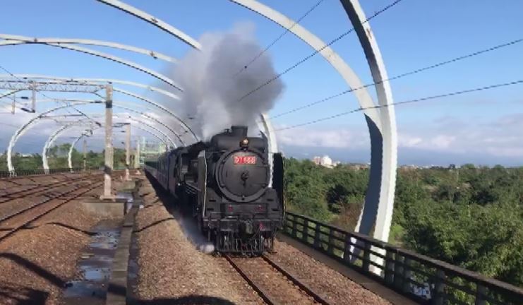 蒸汽火車「國王號」從頭城沿途行駛到冬山，象徵傳承、重新啟航。圖：台視新聞