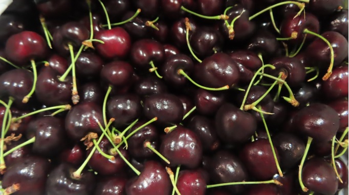 美國出口「鮮紅櫻桃」檢出農藥殘留含量不符規定。圖／食藥署提供
