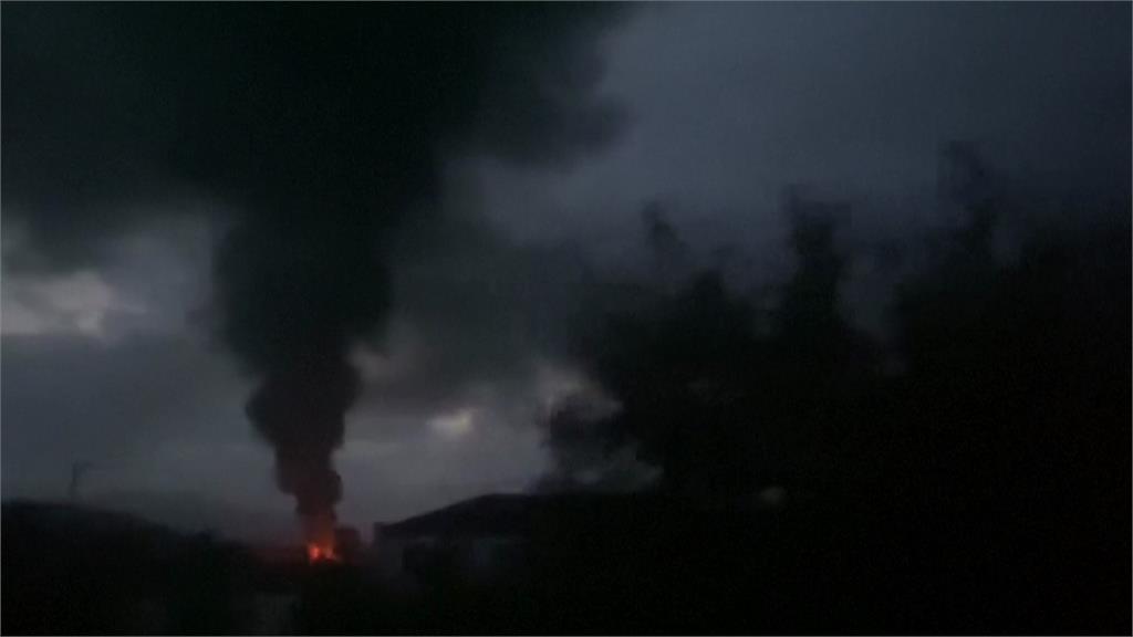 納卡區一處加油站爆炸。圖／美聯社、路透社