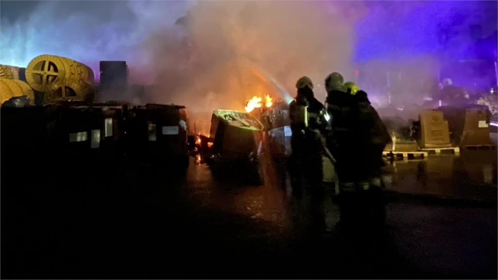 高雄電纜廠深夜驚傳火警 消防急滅火幸無人傷亡