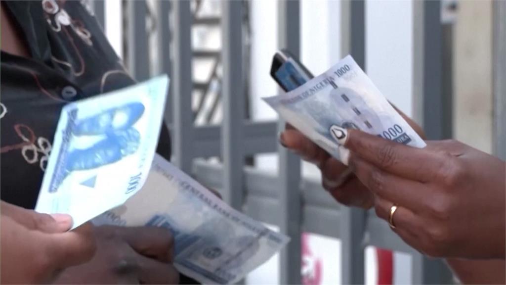 奈及利亞換鈔亂象狂燒。圖／路透社