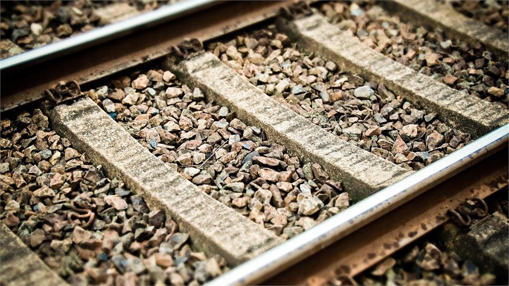 西班牙高鐵對撞釀45死 初步調查報告出爐：鐵軌疑在出軌前斷裂