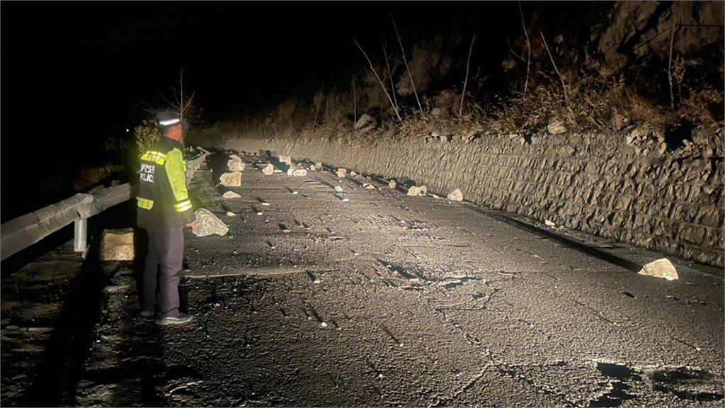 四川瀘定縣發生規模5.6地震。圖／翻攝自微博