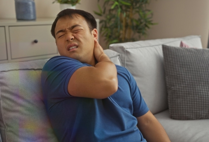 醫揭「4大習慣」害脊椎急速老化！幾乎人人都中 久坐超過1小時慘了