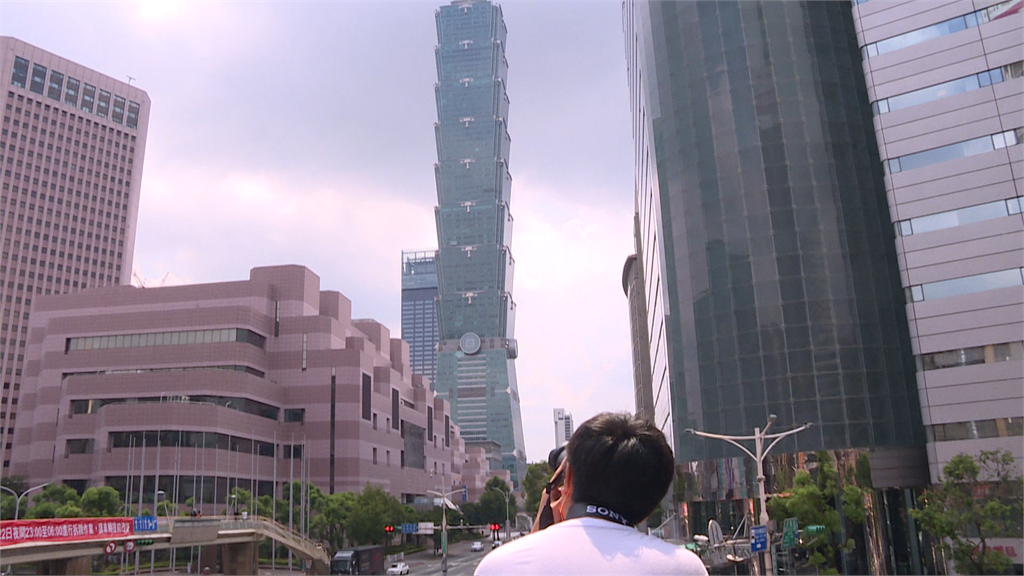 世貿天橋是不少攝影玩家拍攝台北101的聖地。圖／非凡新聞