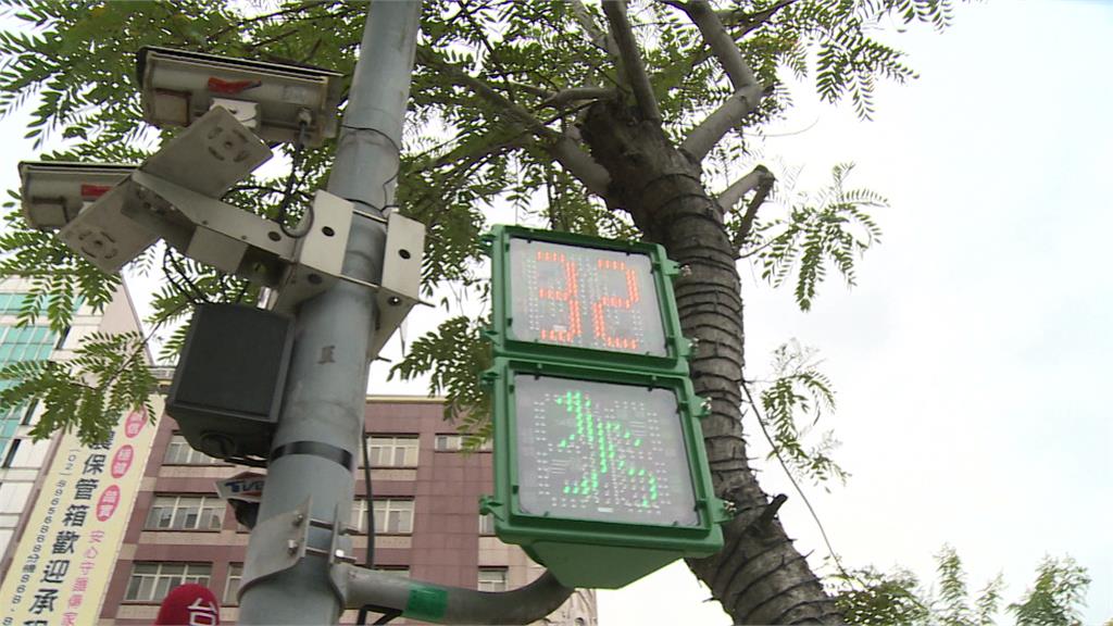 行人號誌小綠人「加速動畫」將取消！閃爍時改「避免跨入」免罰