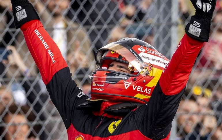法拉利車手Carlos Sainz在英國大獎賽取得生涯首勝。圖／翻攝自Instagram@F1