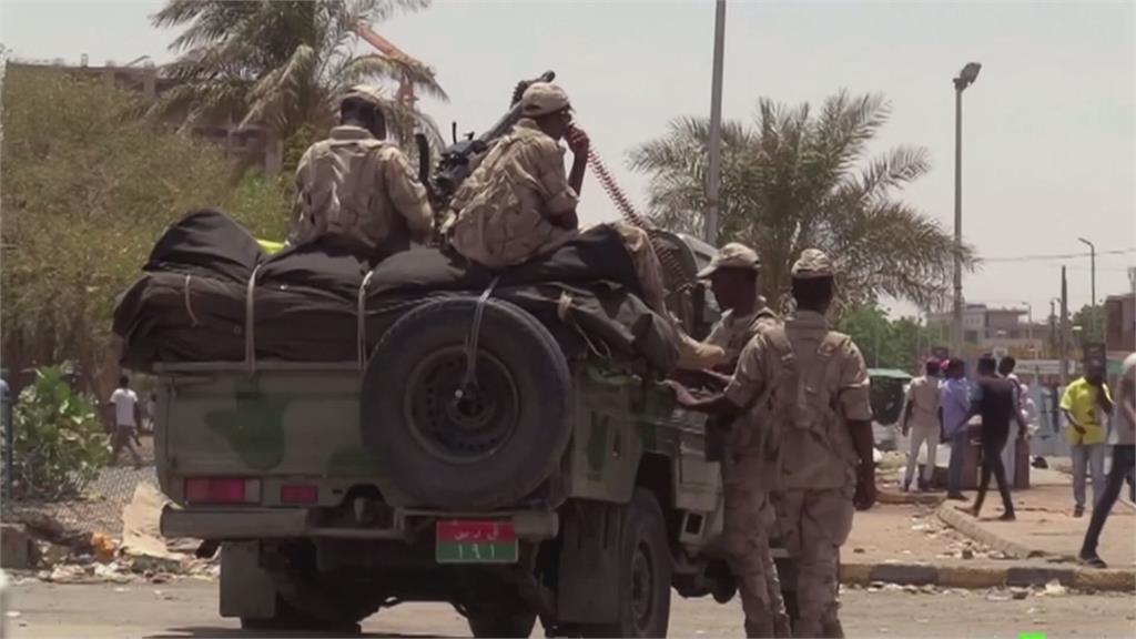 蘇丹爆發政變，全國多個城市都有激戰。／畫面攝自AP