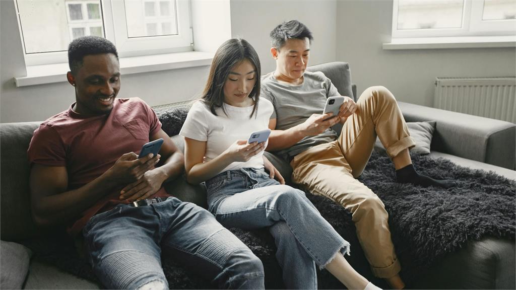 不想再經營人設！Z世代爆「網路倦怠」 交友App面臨拋棄危機