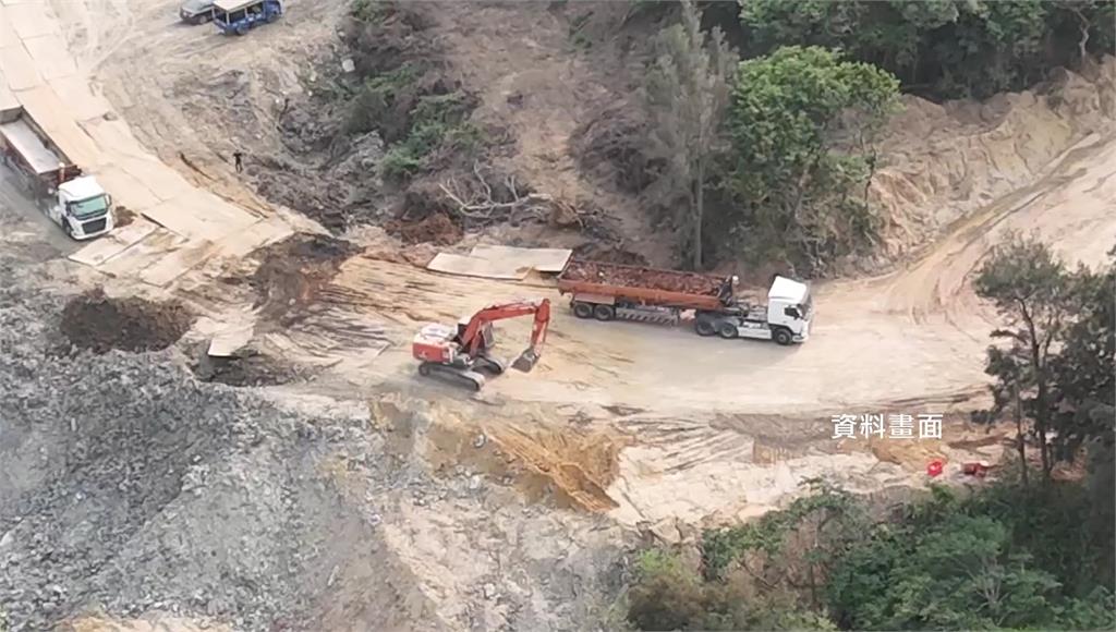 苗栗後龍山區遭非法傾倒廢棄物，棄土面積達5座足球場。圖／台視新聞（資料畫面）