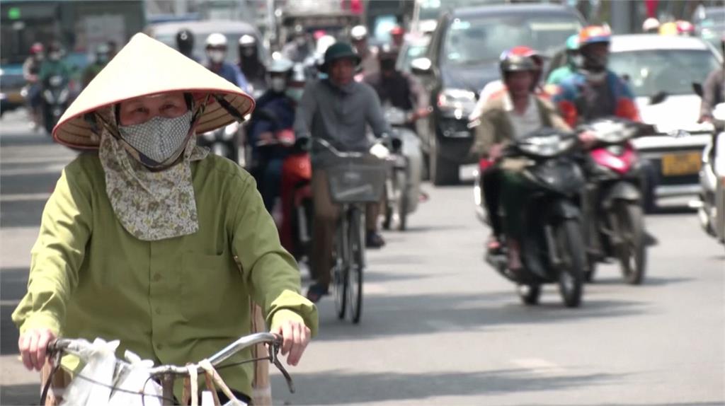 熱浪席捲越南，一度飆出攝氏44度高溫。圖／路透社、CCTV