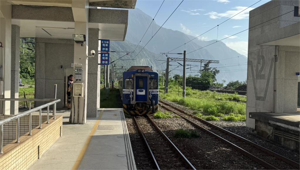 台鐵和仁至崇德段 雙線搶通限速慢行