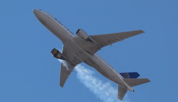 波音777客機20日發生發動機起火事故，原因初判出爐。圖：AP